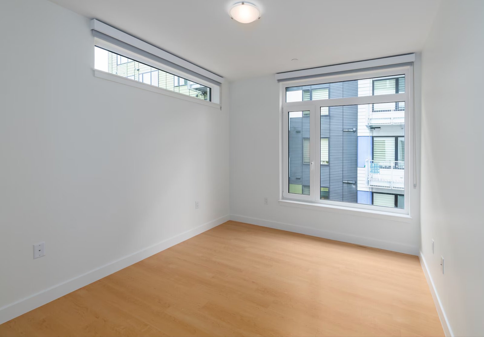 Sample bedroom general view, white walls and wood floor, no people
